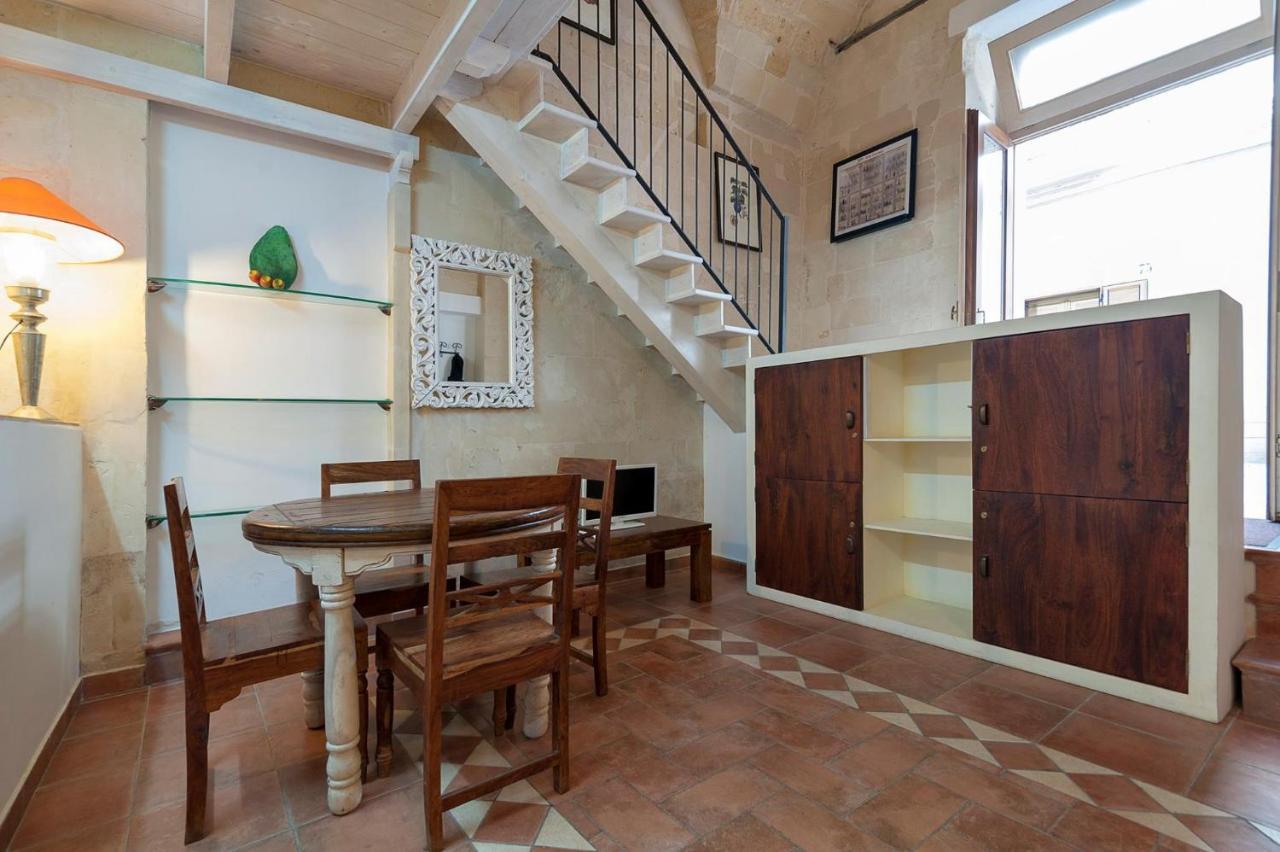 Dimora Dei Baroni Apartment Lecce Bagian luar foto