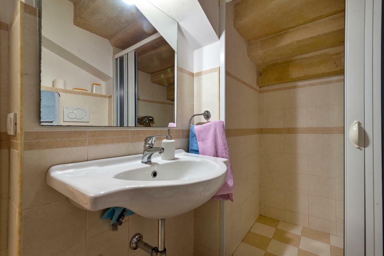 Dimora Dei Baroni Apartment Lecce Bagian luar foto