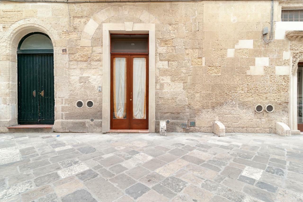 Dimora Dei Baroni Apartment Lecce Bagian luar foto