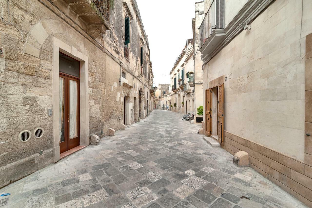 Dimora Dei Baroni Apartment Lecce Bagian luar foto